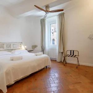 https://charme-centro-storico.it-tuscanyhotel.com